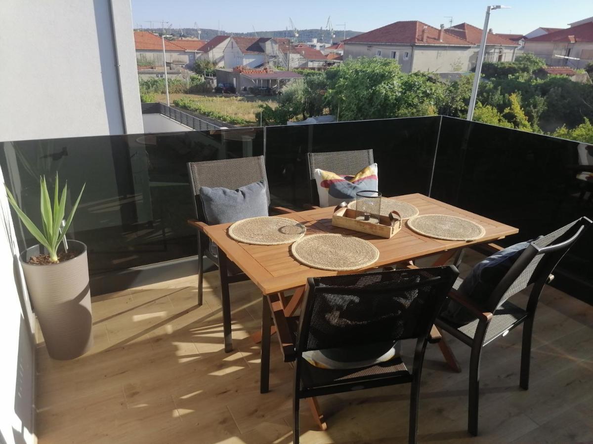 Ferienwohnung Rosa Mystica Trogir Exterior foto