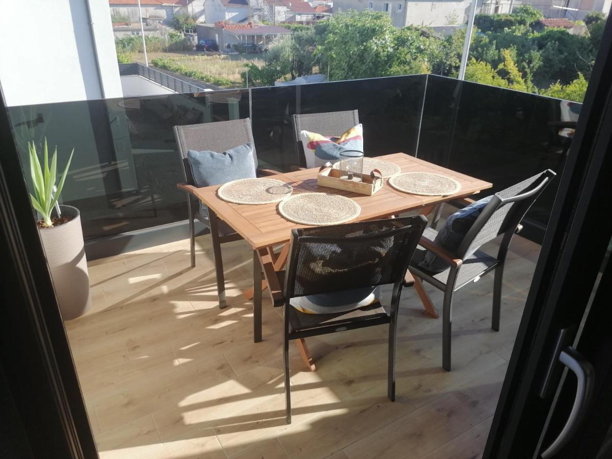 Ferienwohnung Rosa Mystica Trogir Exterior foto