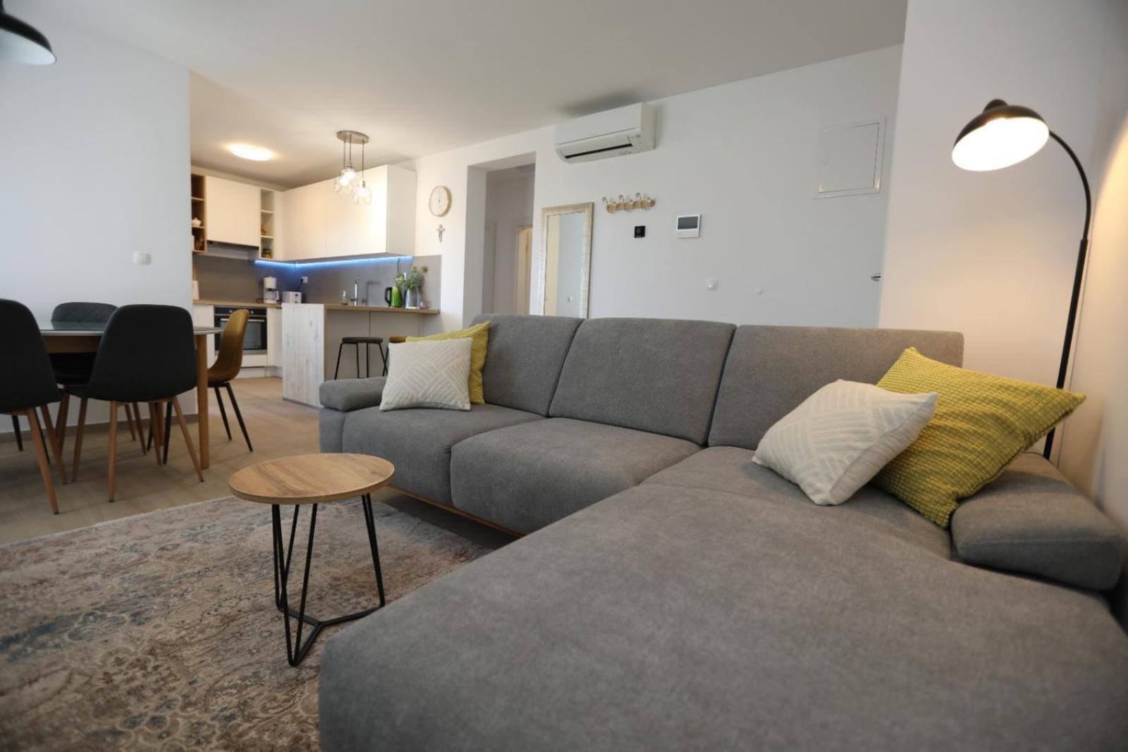 Ferienwohnung Rosa Mystica Trogir Exterior foto